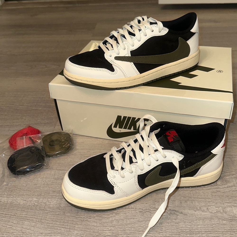 Women’s Nike Air Jordan x Travis Scott